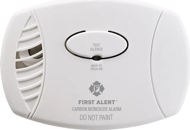 First Alert CO400 battery-operated carbon-monoxide alarm — product view
